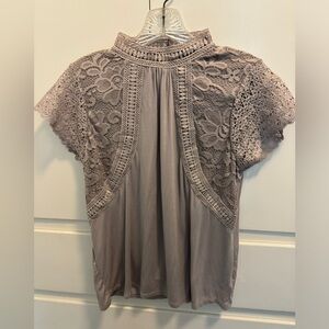 Rose top with high neck and lace.
